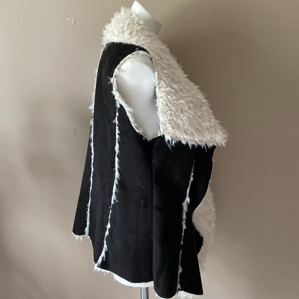 A&O International Black And Cream Sherpa Vest - Picture 3 of 10